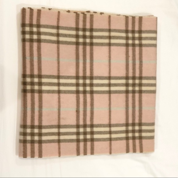 Burberry Classic 100% Cashmere Scarf - Picture 4 of 7